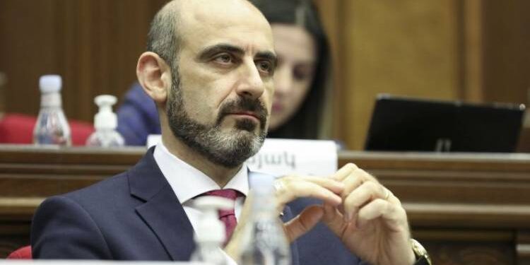 Զեյնալյանը վերջին փորձերն է անում Փաշինյանի բարեհաճությանն արժանանալու համար. «Հրապարակ»