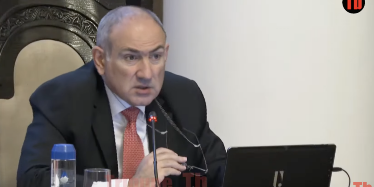 Փաշինյանն ազատված պաշտոնյաներին շնորհակալություն հայտնեց, նորանշանակներին հաջողություններ մաղթեց