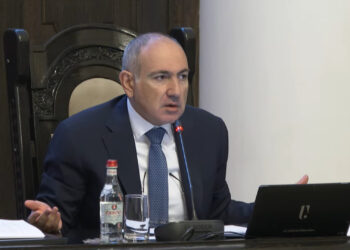 «Ես թույլ չեմ տա, որ որևէ մեկն ինձ թույլ անվանի… Ո՞նց կարող է պետության մեջ որևէ մեկը թպրտալ». Փաշինյանը՝ ուժայիններին