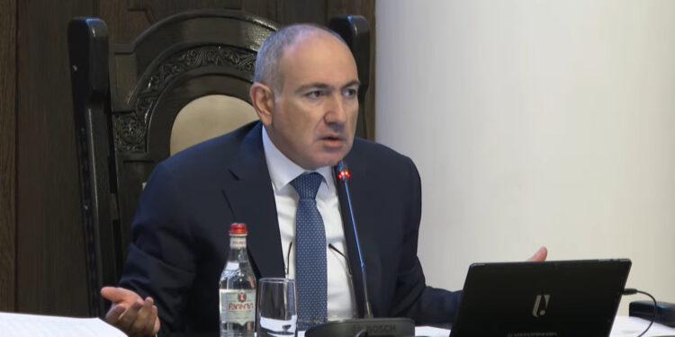 «Ես թույլ չեմ տա, որ որևէ մեկն ինձ թույլ անվանի… Ո՞նց կարող է պետության մեջ որևէ մեկը թպրտալ». Փաշինյանը՝ ուժայիններին