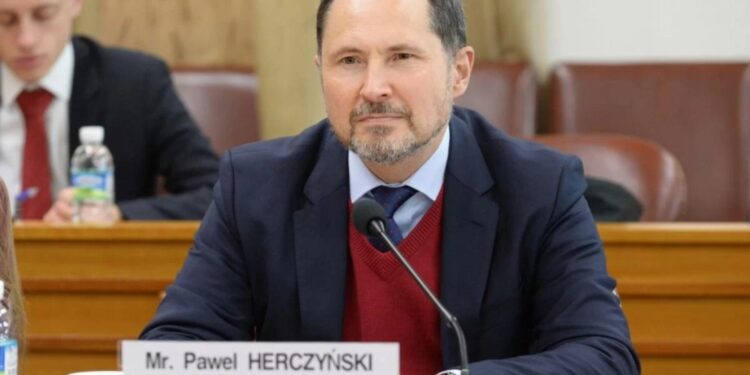 Բոլոր տարբերակները, այդ թվում՝ առանց վիզայի ռեժիմը դադարեցնելու հնարավորության, սեղանին են. ԵՄ դեսպանը՝ Վրաստանի իշխանությունների որոշման մասին