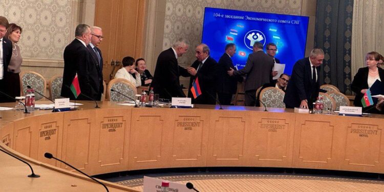 ԱՊՀ տնտեսական խորհրդի նիստի շրջանակներում ՀՀ-ի և Ադրբեջանի փոխվարչապետները կարճ զրույց են ունեցել