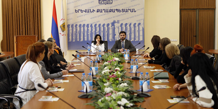 Երևանի քաղաքապետարանում կենդանիների խնամքով և պաշտպանությամբ զբաղվողների հետ քննարկվել են խնդիրներ