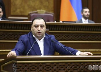 ՔՊ-ական երեսփոխանները երեկ բյուջեի քննարկումը վերածել էին «հզոր վարչապետին» քծնելու արարողության. «Հրապարակ»