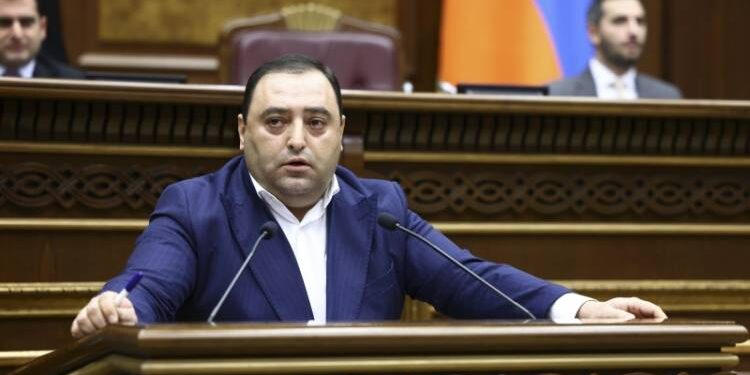 ՔՊ-ական երեսփոխանները երեկ բյուջեի քննարկումը վերածել էին «հզոր վարչապետին» քծնելու արարողության. «Հրապարակ»