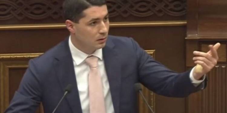 Քյարամյանի թեման չի փակվում. «Հրապարակ»