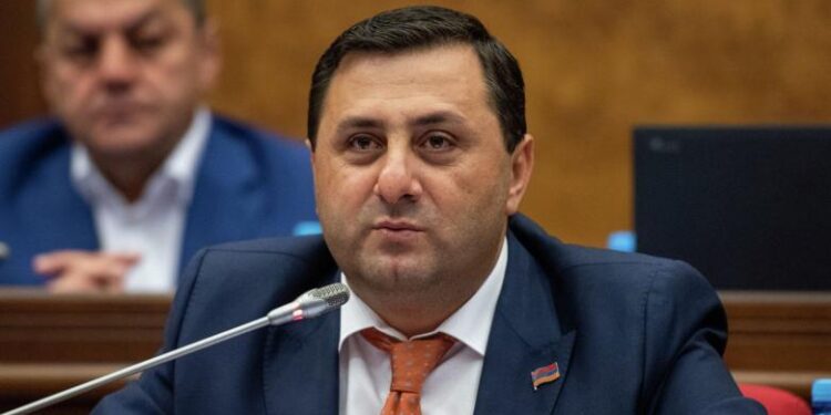 «Հայ ժողովրդին «փրկելու» հայտ ներկայացնողները նախ պիտի հասկանան տեղի ունեցողի խորքային պատճառները». Ֆարմանյան