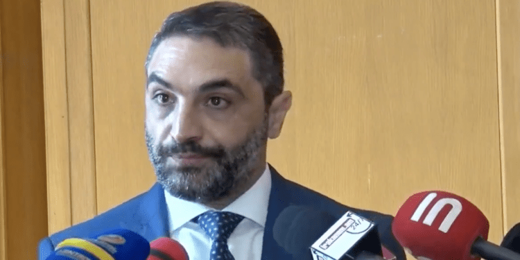 Ես ամուսնալուծվել եմ, կին չունեմ, որ ԲՏԱ-ում գործի տեղավորեմ. Սիմիդյան. տեսանյութ