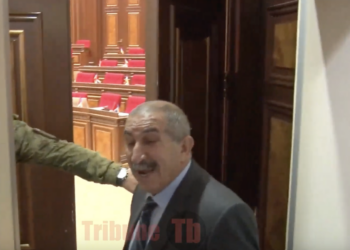 Երազու՜մ են. Գագիկ Մելքոնյանը՝ Պուտինի առաջ չոքելու մասին. տեսանյութ