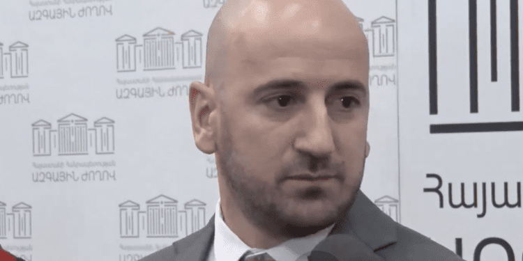 Ի՞նչ անենք, ստեղծագործողին կախե՞նք. Սիսակ Գաբրիելյանը՝ գորգով մոդա ցույց տալու մասին. տեսանյութ