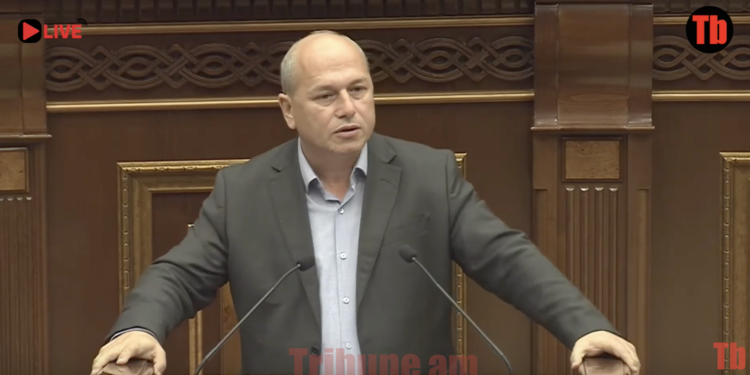 Ապացուցեք, որ լավ տատ ու պապ եք, որ թոշակ ստանաք. Գեղամ Նազարյանը ծաղրում է ատեստացիան. տեսանյութ