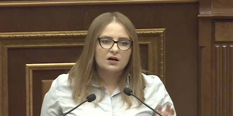 Այլանդակ տեսք՝ Սուքիասյանը սրճարանում ա, Ալենը՝ Կասկադում, Աննա Հակոբյանն էլ ընթրիքի ա. տեսանյութ