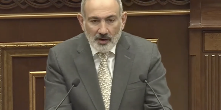 Ո՞ր հերոսին ենք նսեմացրել, որ ավտոմատով մտնում, զինվորի սնունդը շան ու արջի կե՞ր էին անում. Փաշինյան. տեսանյութ