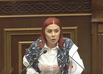 Ծամածռվելով ասումա՝գինի լիցի կամավորի՞ն նկատի ունեք.չէ՛ էն մարդուն,որ ուղարկեցիք ռազմի դաշտ՝զոհվելու. տեսանյութ