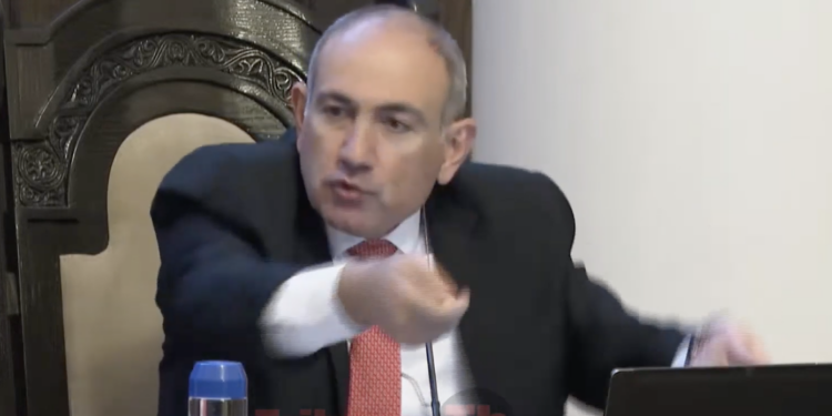 Ձեր պապու բանն ա, տարեք ձեր ննջասենյակ, կախեք պատից պապու հիշատակը. Փաշինյան. տեսանյութ