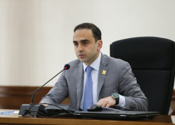 Ավինյանը Երևանի չլուծված խնդիրների համար մեղադրում է գործադիրին. «Հրապարակ»