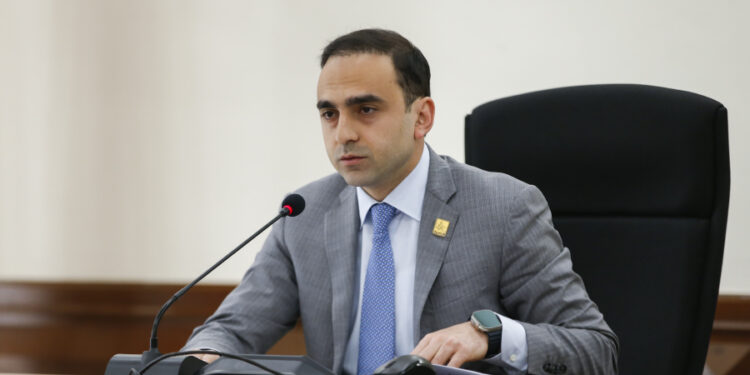 Արձանագրել ենք չվճարման դեպքեր, մեթոդներ կկիրառենք. Ավինյանը՝ միասնական տոմսային համակարգին անցնելու խնդիրների մասին