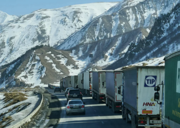 Վերին Լարսում շուրջ 450 հայկական բեռնատար է կուտակվել