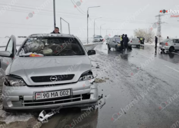 Եղվարդում 3 «Opel» են բախվել. 2-ի անվադողերը ձմեռային չեն եղել