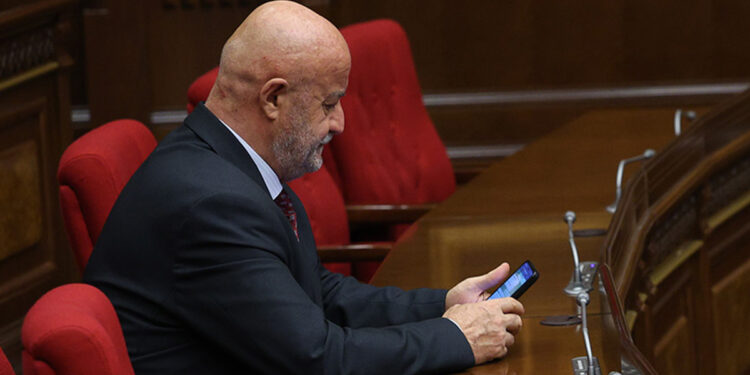 ՔՊ-ականները ներխուժել են Աղազարյանի անկողին, սակայն Անձնական տվյալների պաշտպանության գործակալությունը ոչինչ չի ձեռնարկում. «Ժողովուրդ»