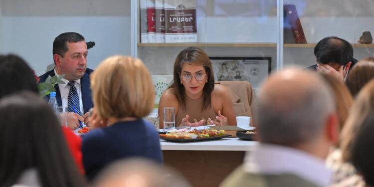 Աննա Հակոբյանը հետաձգել է ԶԼՄ ներկայացուցիչների հետ հանդիպումը. չի ցանկացել խայտառակվել. «Հրապարակ»