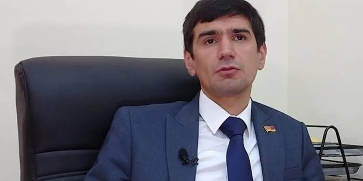 Փաշինյանը կատաղած է Արագածոտնի մարզպետ Սերգեյ Մովսիսյանի վրա. «Հրապարակ»