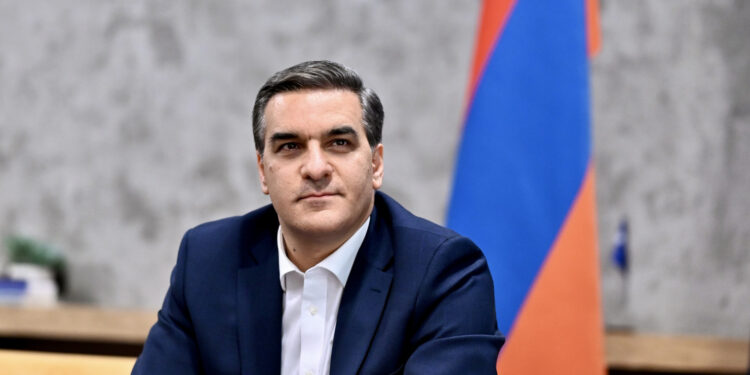 «Չպետք է թույլ տանք, որ ինչ-որ մարդիկ` հանուն իրենց անձնական շահերի կամ պաշտոնների, վնասեն մեր նվիրական արժեքներն ու պետականությունը և համոզեն, թե հույսը մարել է»․ Արման Թաթոյան