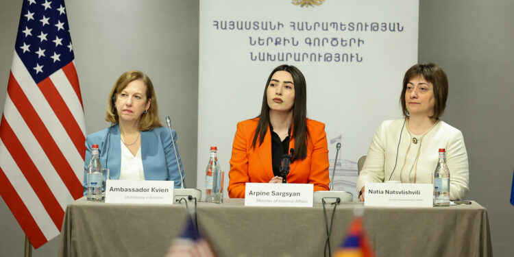 Դեսպան Քվինը բարձր է գնահատել բռնության կանխարգելմանն ու հասարակության իրազեկվածությանն ուղղված ՆԳ նախարարության ջանքերը