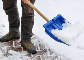 Երևանի ավագանու որոշմամբ տնտեսվարողները պարտավոր են մաքրել իրենց գործունեության վայրին հարակից տարածքներում եղած ձյունը