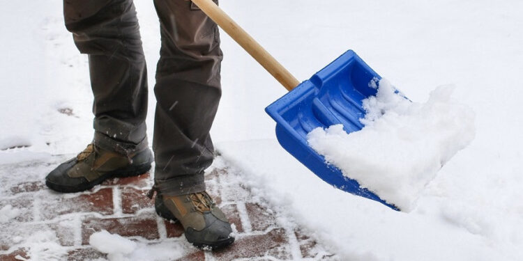 Երևանի ավագանու որոշմամբ տնտեսվարողները պարտավոր են մաքրել իրենց գործունեության վայրին հարակից տարածքներում եղած ձյունը