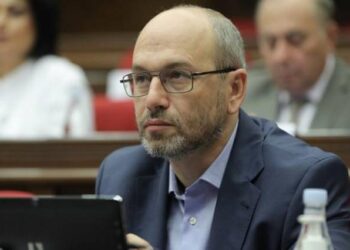 Գեղամ Նազարյանից պահանջել են, որ հեռանա նաև խմբակցությանը հատկացված հարկաբաժնից. «Հրապարակ»