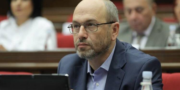 Գեղամ Նազարյանից պահանջել են, որ հեռանա նաև խմբակցությանը հատկացված հարկաբաժնից. «Հրապարակ»