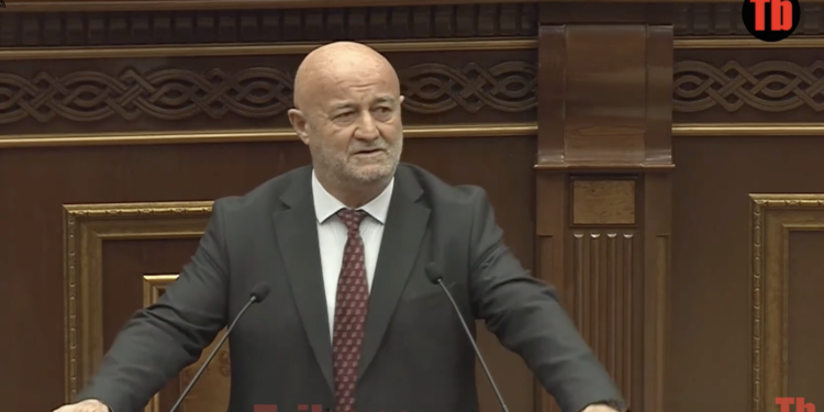 Դուրս եմ գալիս ՔՊ խմբակցությունից մեծ ցավով, վայր եմ դնում հանձնաժողովի լիազորություններս. Աղազարյան. տեսանյութ