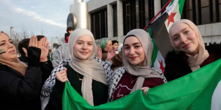 Սիրիայում իշխանության եկած զինված ընդդիմությունն արգելել է կանանց ստիպել հիջաբ կրել և հետապնդել ԶԼՄ-ների աշխատակիցներին