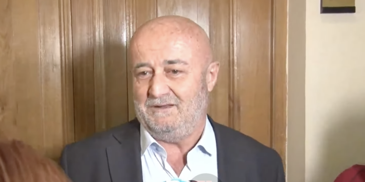 Ես չեմ ամաչում. Աղազարյան Հովիկն իմացել ա, որ դիմացը ագենտ ա ու մաման լացացրել ա. տեսանյութ