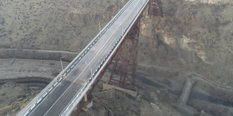 Նոր Հաճնի կամրջի երթևեկելի մասը բացվել է երթևեկության համար