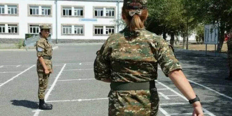 Կին զինծառայողների համար առաջարկվում է սահմանել 125 հազար դրամ հավելավճար