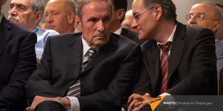 Մեր պետության ու հասարակության համար չափազանց օգտակար կլինի, որ Նիկոլ Փաշինյանը նախևառաջ բանավիճի Նիկոլ Փաշինյանի հետ․ ՀՀ առաջին նախագահի գրասենյակ