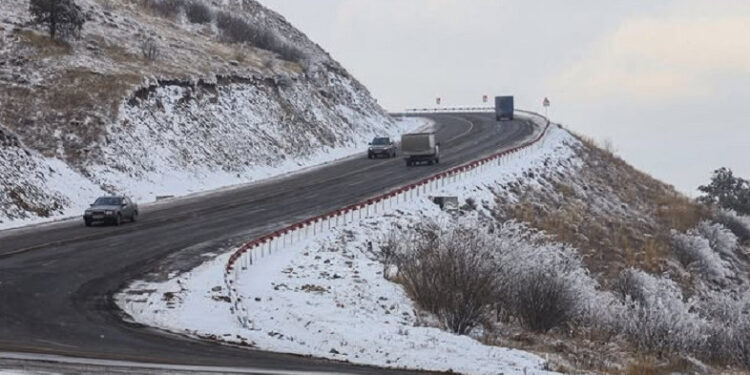 Արագածի, Ապարանի ճանապարհներին և Տիգրանաշենի ոլորաններում տեղ-տեղ առկա է մերկասառույց