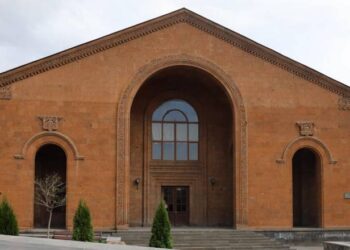 Աշտարակի աղմուկ հանած մշակույթի տան տնօրենն Արագածոտնի մարզպետի կինն է. «Հրապարակ»