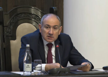 Փաշինյանը բռունցքը խփեց սեղանին. Ոնց որ մարդկանց ներվայնացնենք ու ոչ միայն մարդկանց. տեսանյութ