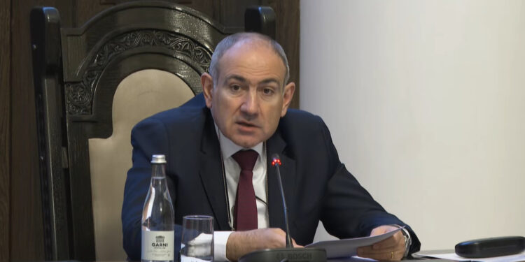 Փաշինյանը բռունցքը խփեց սեղանին. Ոնց որ մարդկանց ներվայնացնենք ու ոչ միայն մարդկանց. տեսանյութ