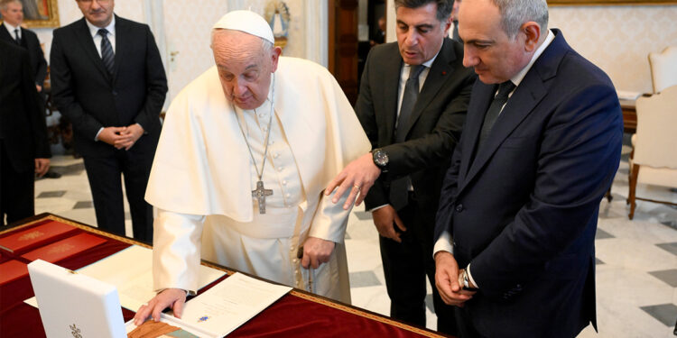 Ի՞նչ նվեր է ստացել Փաշինյանը Հռոմի Պապից. «Ժողովուրդ»