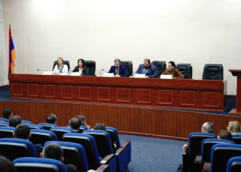 Գևորգ Պապոյանը տեքստիլ արդյունաբերության ոլորտի ներկայացուցիչների հետ քննարկել է ոլորտում իրականացվող պետական քաղաքականությունը