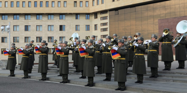 ՀՀ ԶՈՒ-ն երաժիշտ և պարող մասնագետ զորակոչիկներով համալրելու նպատակով ՊՆ-ն հայտարարում է մասնագիտական լսումներ և դիտումներ