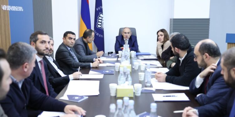«Եթե ԱԺ նիստ չկա, ի՞նչ եք վեր ընկնում ձեր սենյակներում, գնացեք մարզեր». «Հրապարակ»