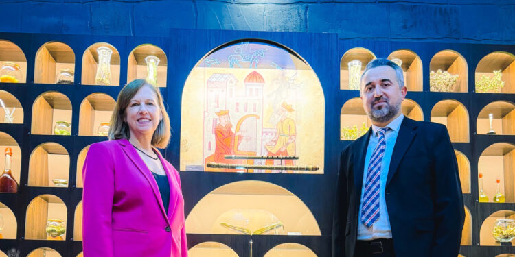 ԱՄՆ դեսպանը Մատենադարանում ծանոթացել է միջնադարյան Հայաստանի արհեստագործությանը