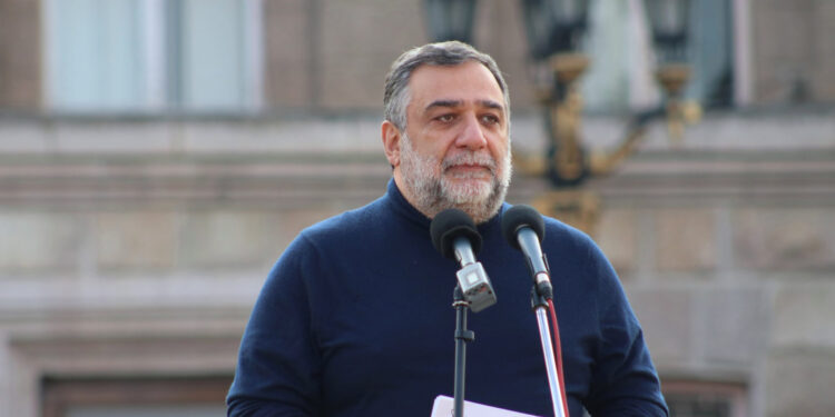 Աշխարհը չի կարող անտարբեր մնալ, երբ նրա ամենահայտնի մարդասերներից մեկը հետապնդվում է արդարության և արժանապատվության պայքարի համար. «Մենք ենք մեր սարերը» գործակալություն