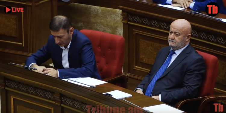 Աղազարյանը «իզգո՞յ» է ՔՊ-ում. Փաշինյանը եկել է ԱԺ ու արհամարհել նրան. տեսանյութ