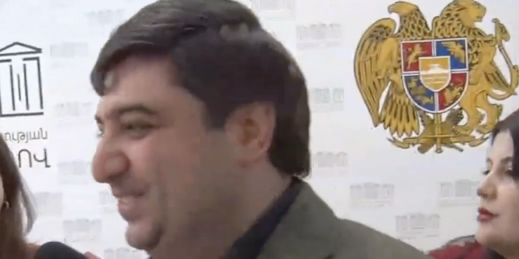 Ջնջե՞լ եք ձեր sms-ները. ՔՊ-ականը չզսպեց ծիծաղը. տեսանյութ